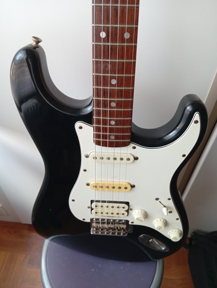 Squier stratocaster made in japan de segunda mano · Foto 3 de 5 · Burgos · 365 €
