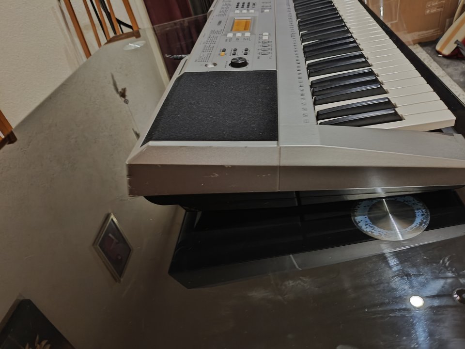 Yamaha PSR E353