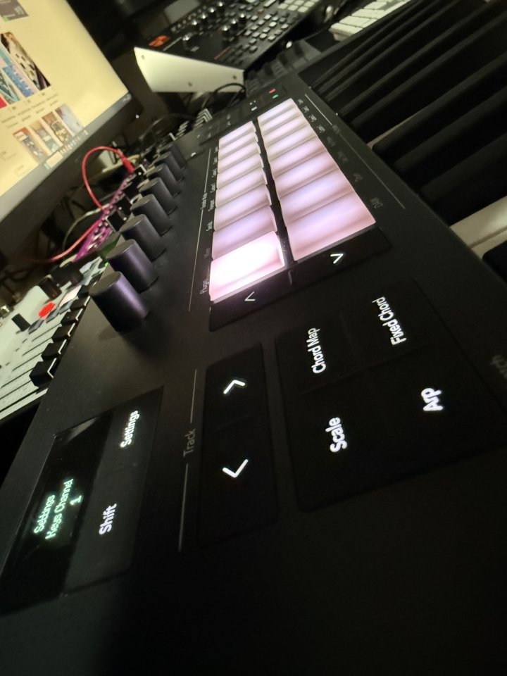 Novation Launchkey 25 MK4