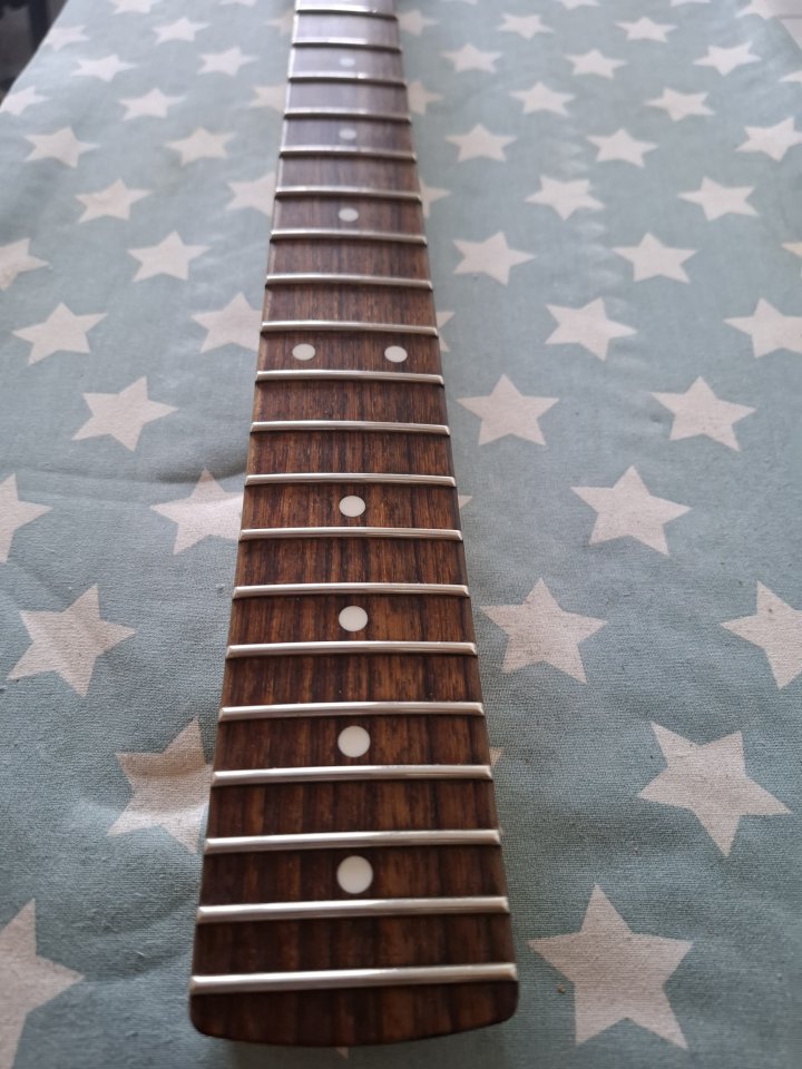 Vendo mastil stratocaster Musikraft de segunda mano · Foto 1 de 7 · Madrid · 340 €