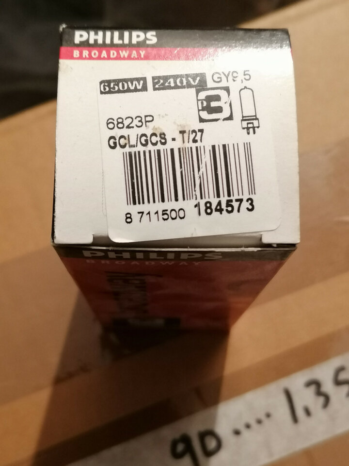 Bombillas para focos 650W Philips iluminación de segunda mano · Foto 2 de 3 · Madrid · 21 €