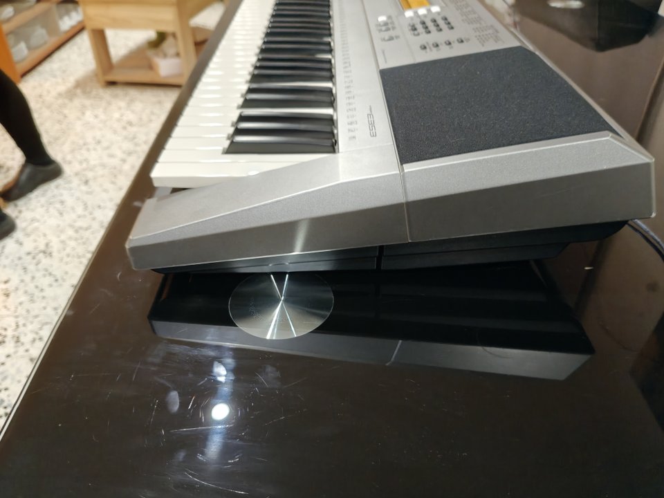 Yamaha PSR E353