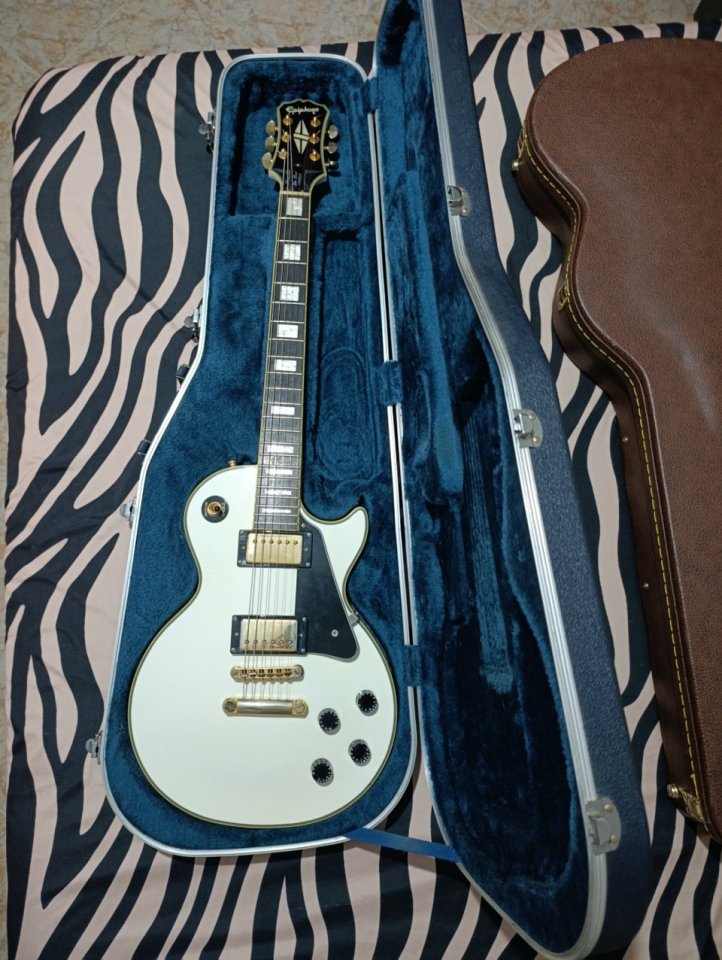 Epiphone Les Paul Custom+Estuche rigido de segunda mano · Foto 3 de 7 · Badajoz · 500 €
