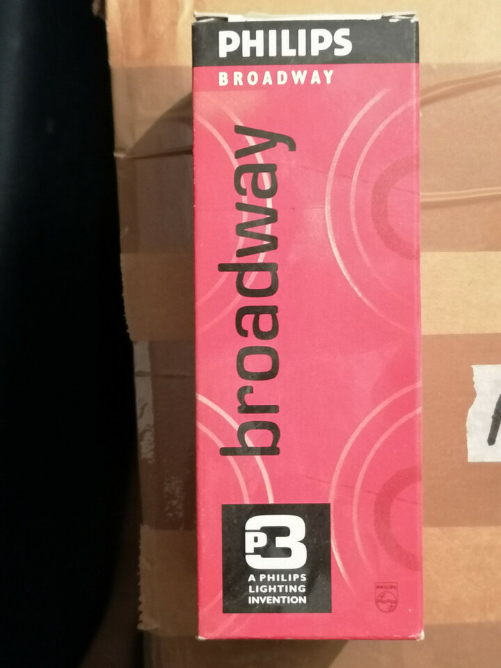 Bombillas para focos 650W Philips iluminación de segunda mano · Foto 3 de 3 · Madrid · 21 €