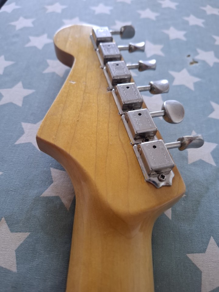 Vendo mastil stratocaster Musikraft de segunda mano · Foto 3 de 7 · Madrid · 340 €
