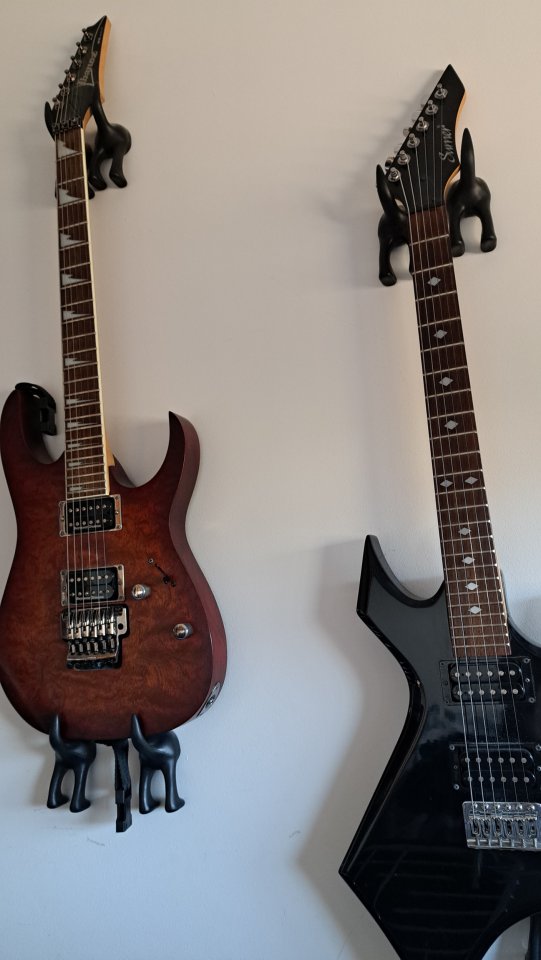 Guitarrista de 47 busca músicos para tocar y crear en Madrid Norte de segunda mano · Madrid