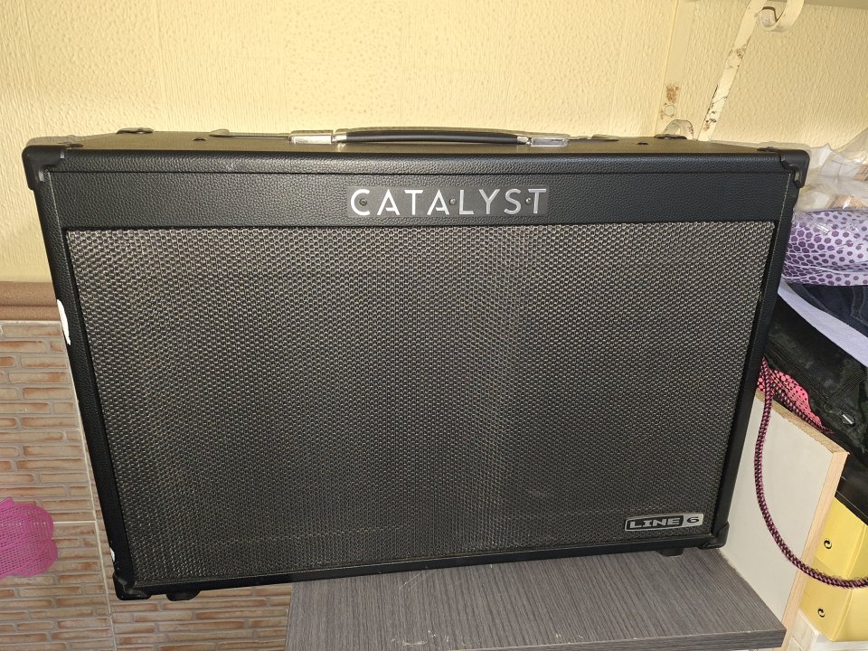 200 w line 6 catalyst de segunda mano · Foto 1 de 5 · Almería · 250 €