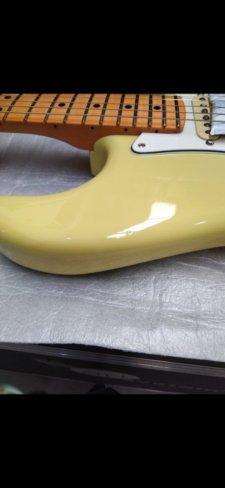 FENDER Player II Stratocaster MN Hialeah Yellow de segunda mano · Foto 8 de 8 · Almería · 600 €