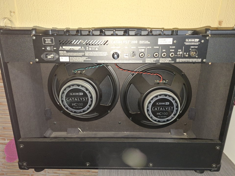 200 w line 6 catalyst de segunda mano · Foto 2 de 5 · Almería · 250 €