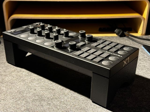 Soporte Elevador Traktor Kontrol X1 MK3 de segunda mano · Foto 4 de 6 · SC Tenerife · 20 €