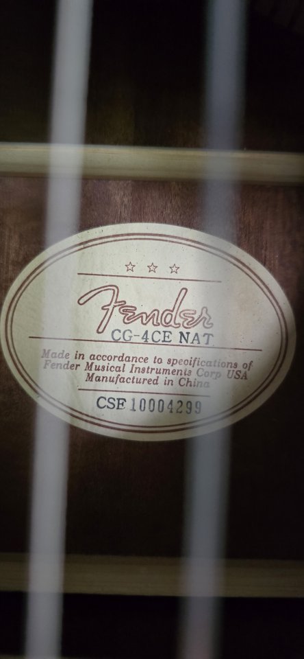 Guitarra electrificada clasica Fender de segunda mano · Foto 2 de 10 · Madrid · 190 €