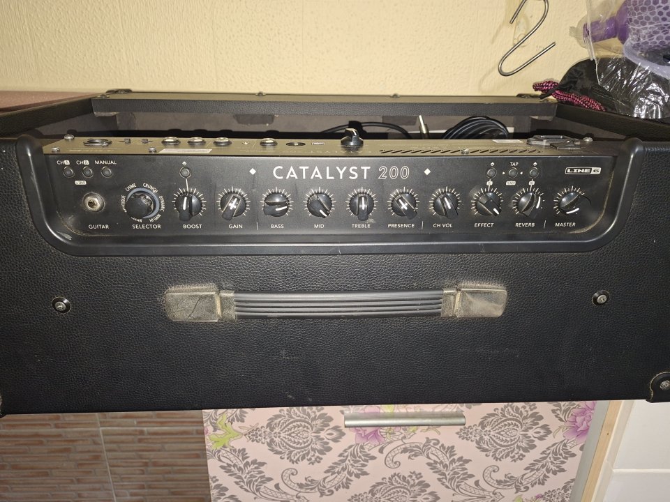 200 w line 6 catalyst de segunda mano · Foto 4 de 5 · Almería · 250 €