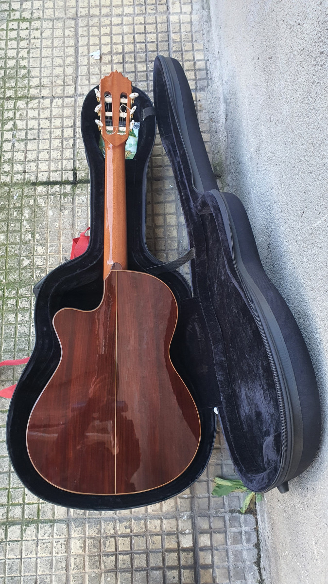 Guitarra alhambra electrificada 3c