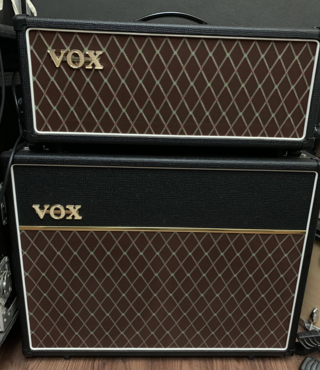 Amplificador Vox AC15H y Pantalla Vox V212C de segunda mano por 700 € en  Cádiz | Guitarristas.info
