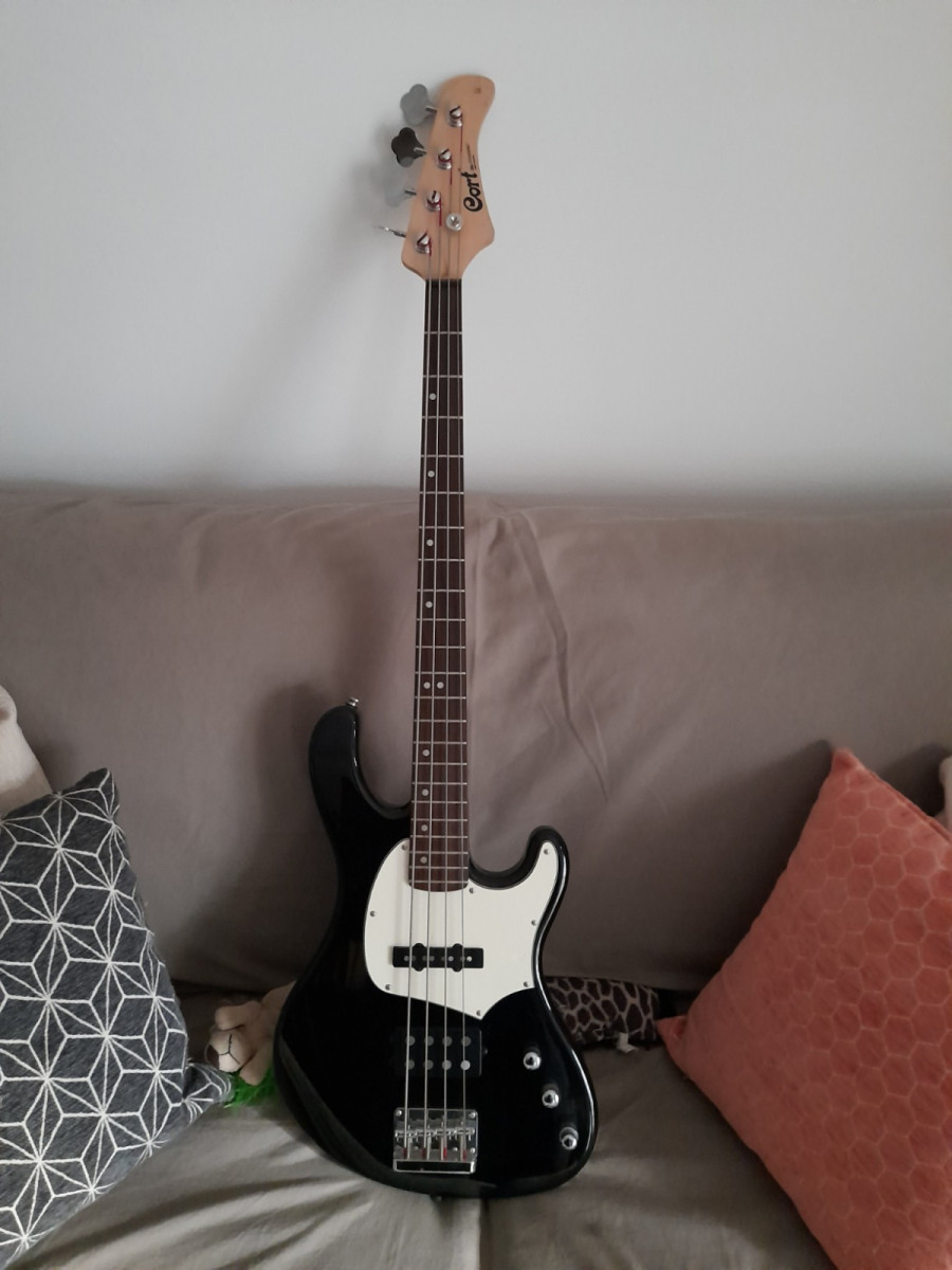 Bajo marca CORT GB 34 A de segunda mano por 150 € en Barcelona |  Guitarristas.info