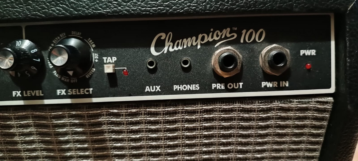 Amplificador para Guitarra Eléctrica - Fender Champion 100