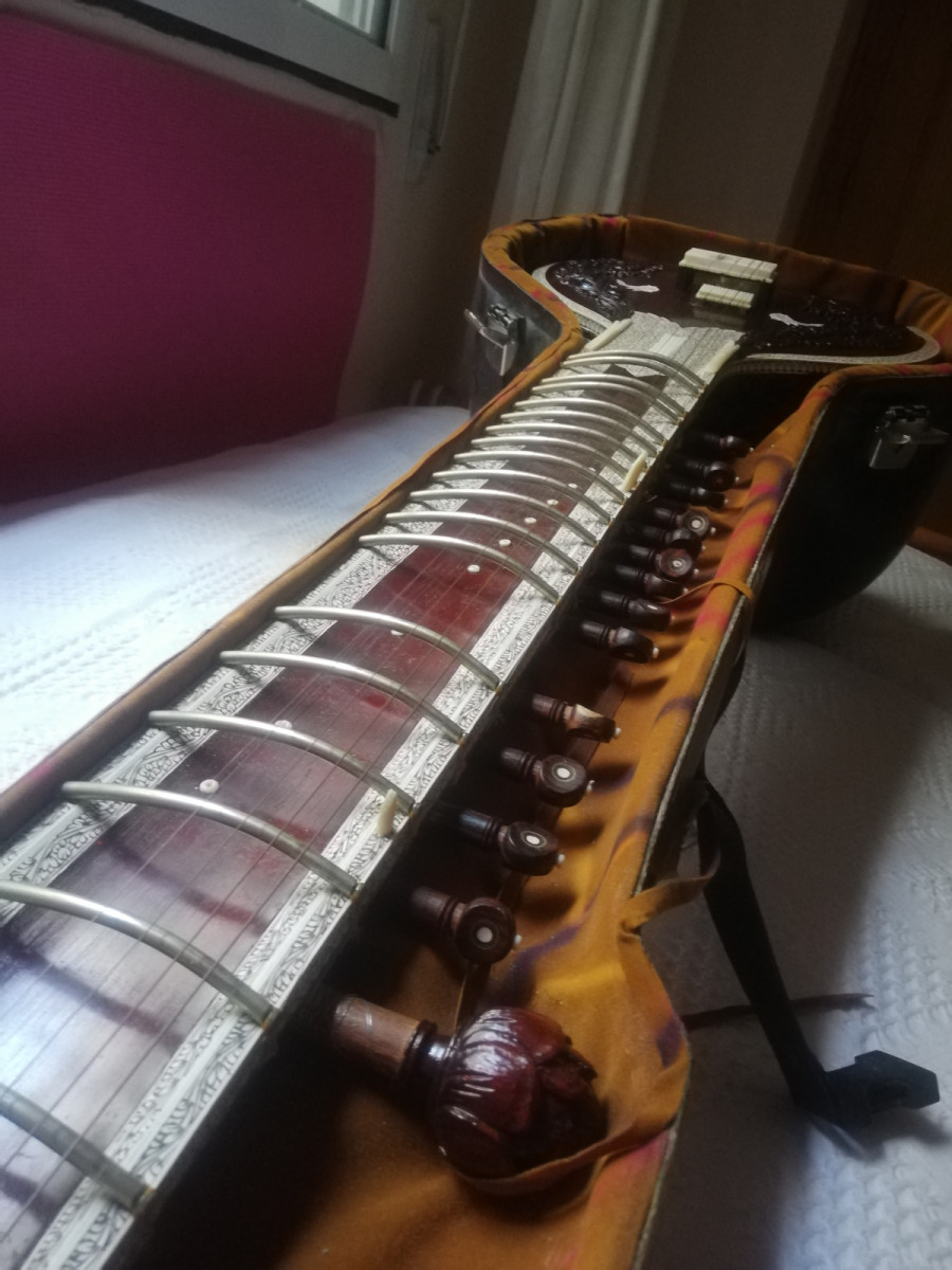 Sitar estilo Ravi Shankar estudio de segunda mano por 490 € en Murcia