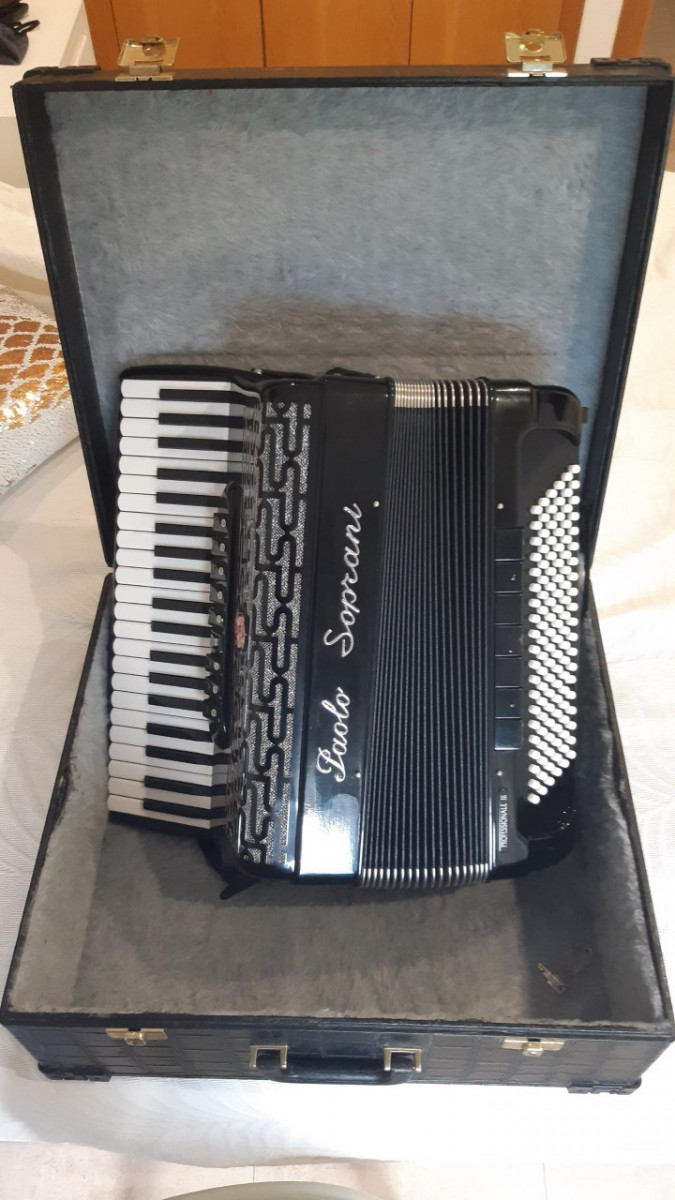 Acordeón Paolo Soprani 120 bajos vendo. de segunda mano por 2000 € en