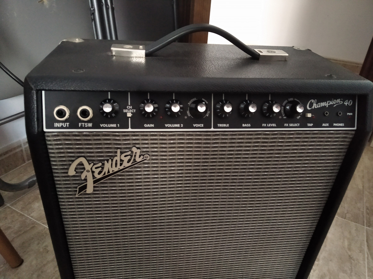 Fender Champion 40 (envío incluido) de segunda mano por 120 € en Málaga |  Guitarristas.info