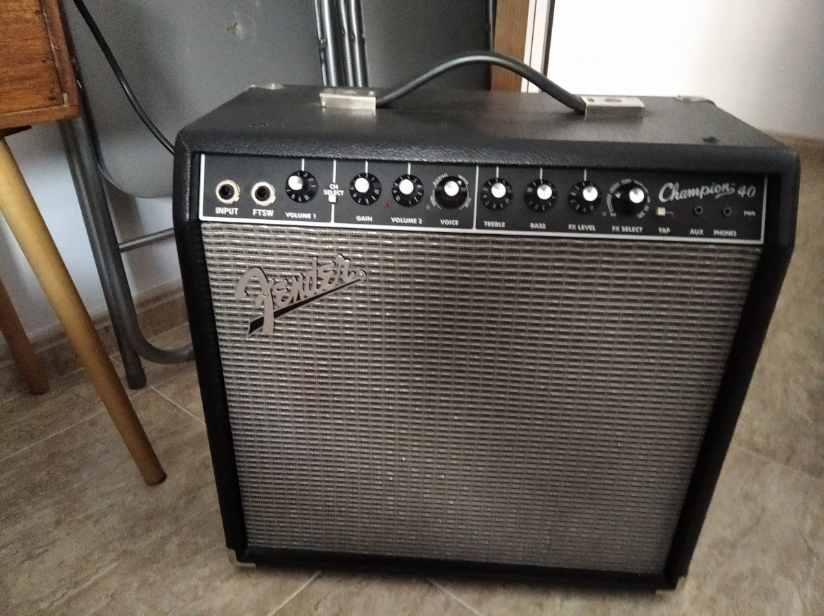 Fender Champion 40 (envío incluido) de segunda mano por 120 € en Málaga |  Guitarristas.info