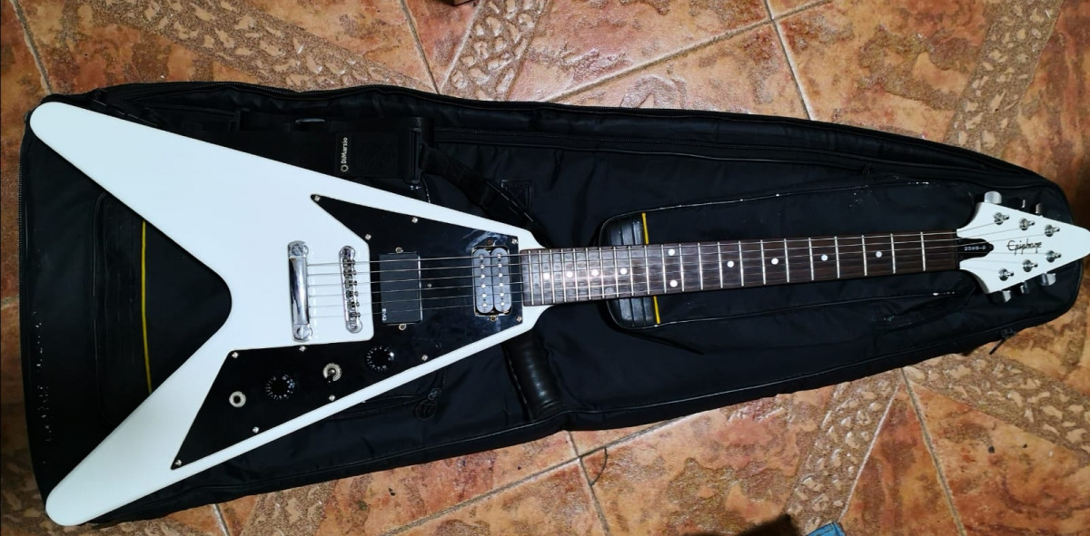 Epiphone Fly V de segunda mano por 390 € en Málaga | Guitarristas.info
