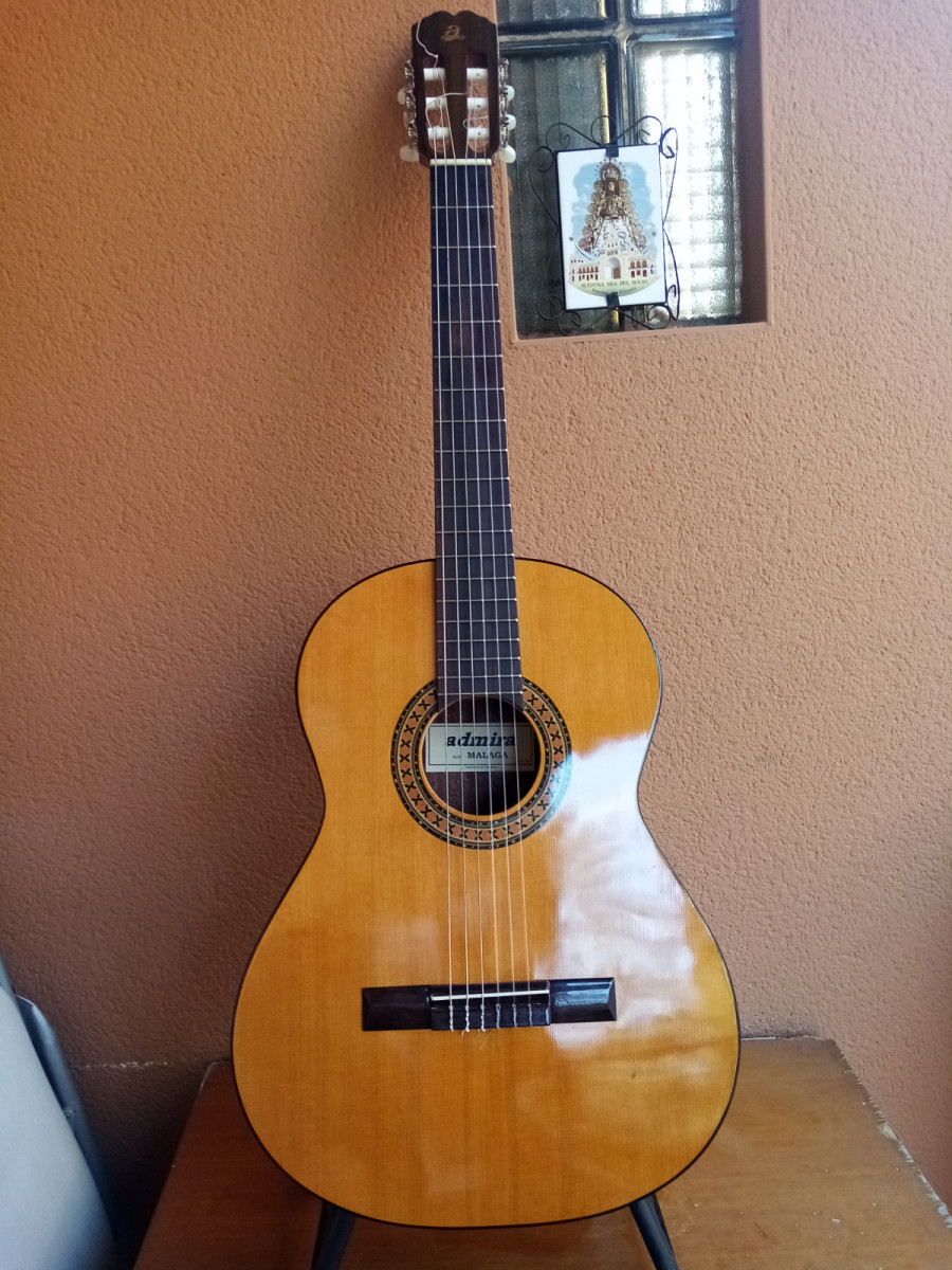 móvil exótico Sudor Admira Malaga - tapa maciza de cedro - guitarra clasica de segunda mano por  90 € en Barcelona | Guitarristas
