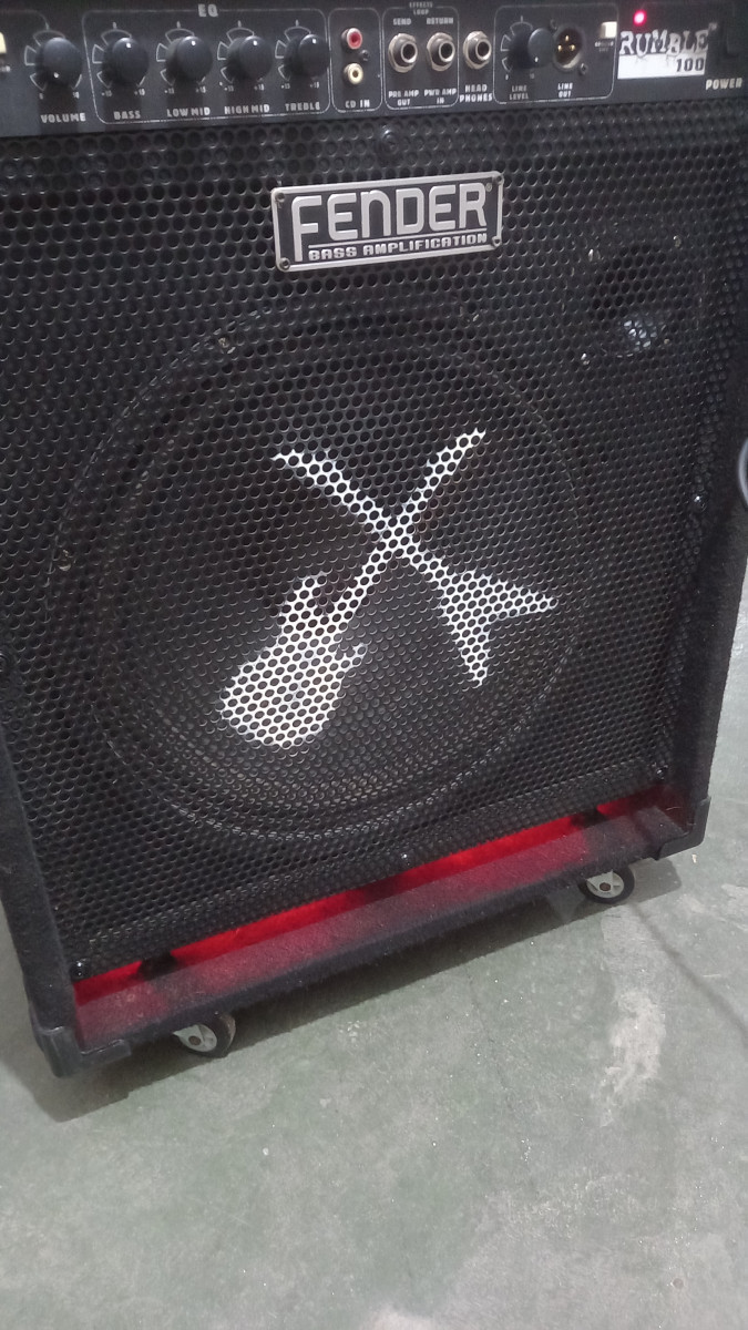 Amplificador Fender Rumble 100 bajo de segunda mano por 120 € en Ciudad  Real | Guitarristas.info
