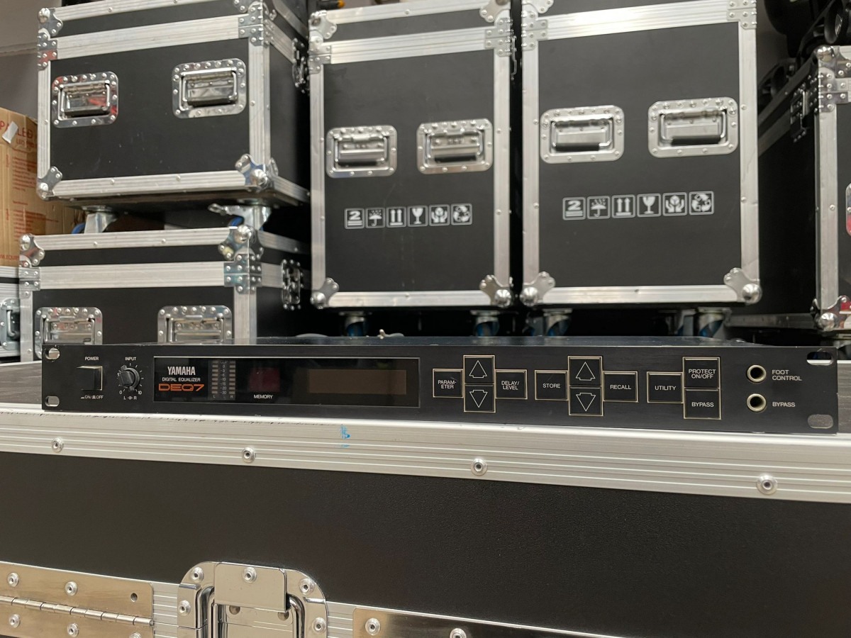 Yamaha digital equalizer DEQ7 de segunda mano por 200 € en Málaga