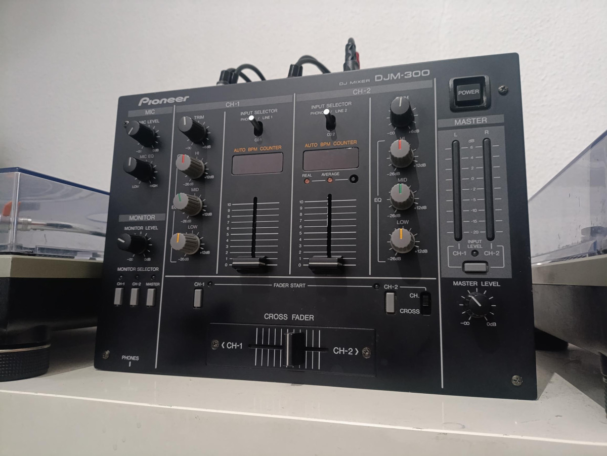 Pioneer DJM 300 black de segunda mano por 125 € en Asturias