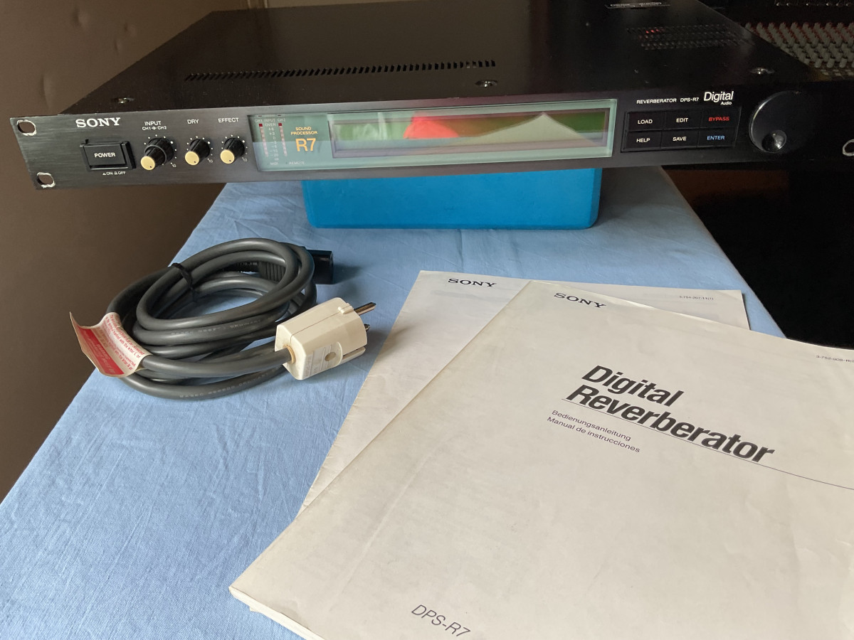 SONY R7 Reverb de segunda mano por 200 € en Madrid | Hispasonic