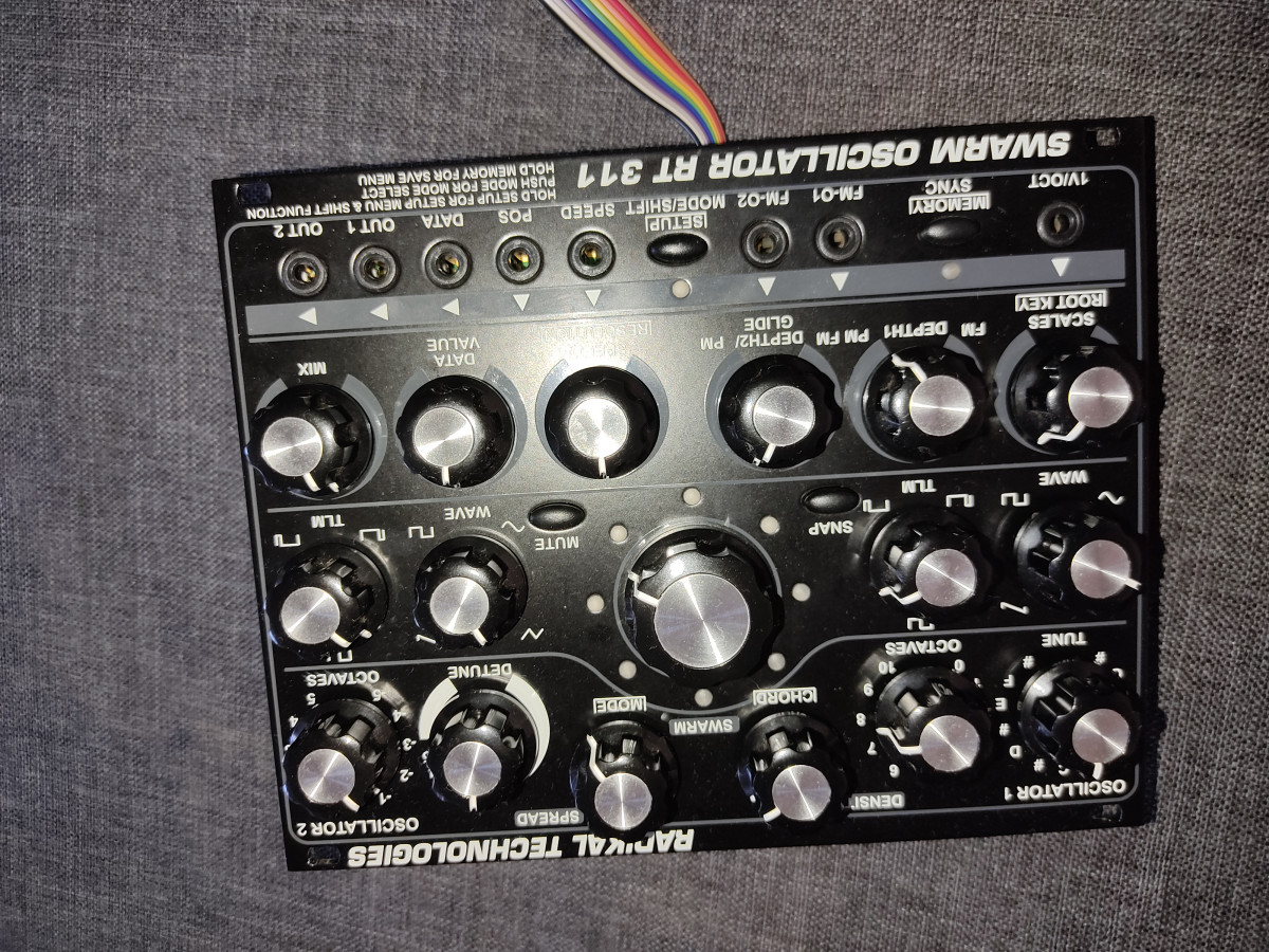 Radikal technologies swarm oscillator RT311 de segunda mano por 450