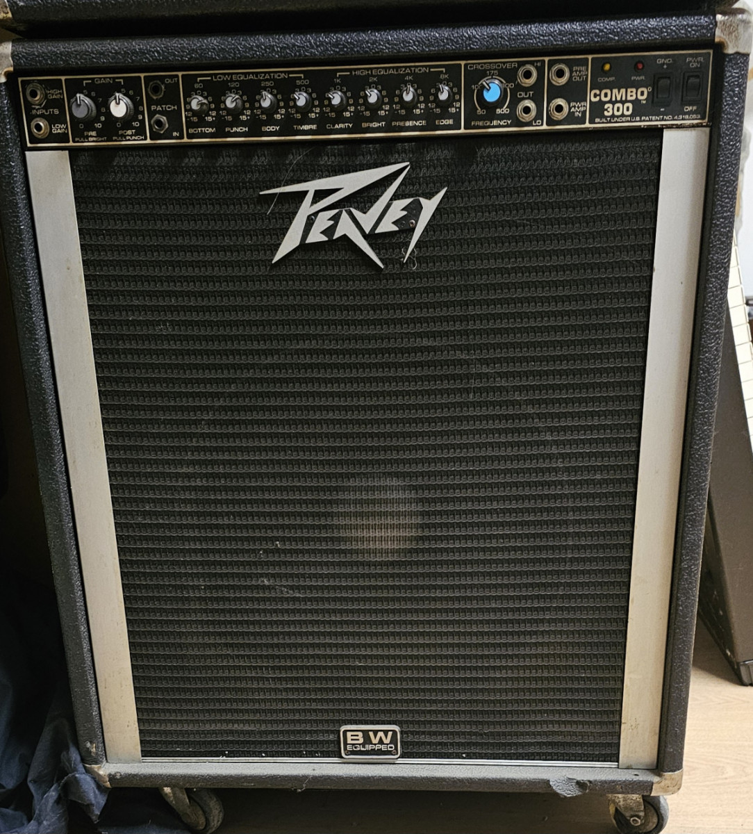 Peavey combo best sale 300 black widow