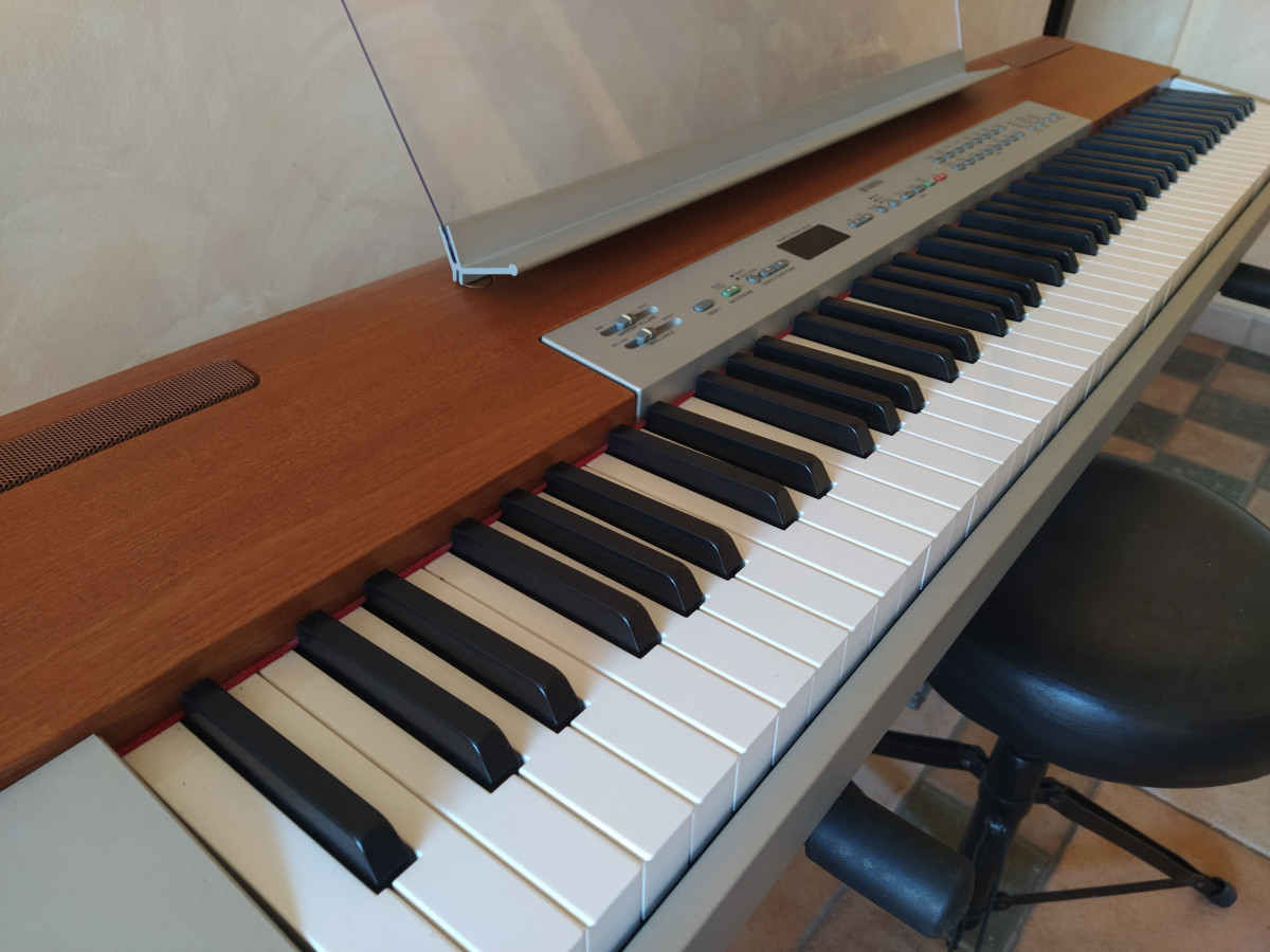 Piano Yamaha P-120 de segunda mano por 750 € en Zamora