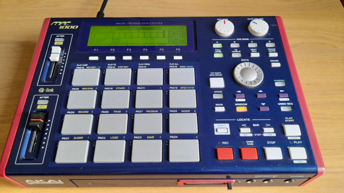 Akai MPC1000 JJOS2 + 128 mb de segunda mano por 450 € en Madrid | Hispasonic