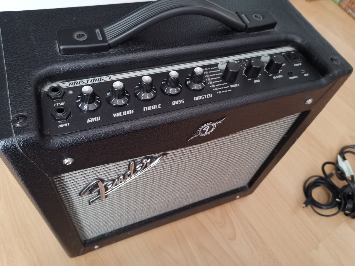 Fender mustang I v2 de segunda mano por 50 € en Barcelona |  Guitarristas.info