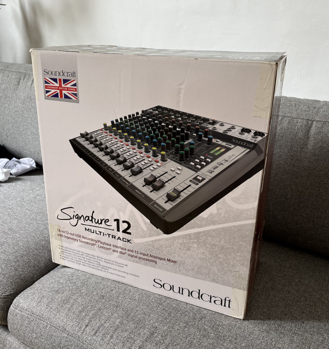 Mesa Soundcraft Signature 12 MTK de segunda mano por 300 € en Barcelona