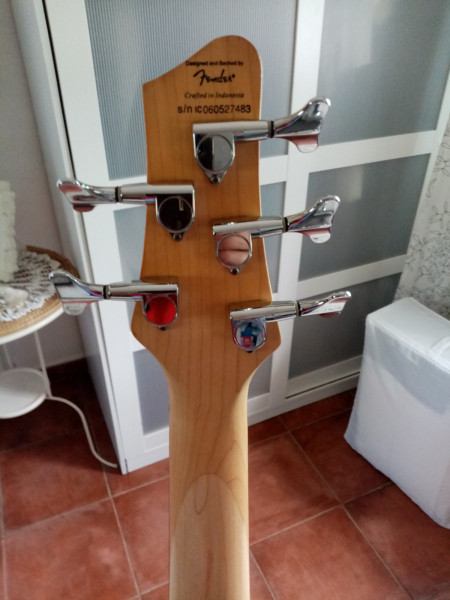 Squier MB5 de segunda mano por 200 € en Málaga | Guitarristas