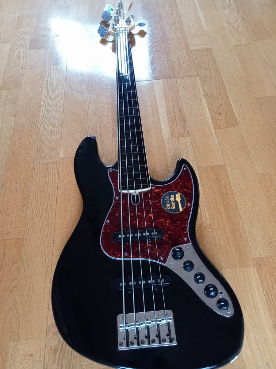 Bajo Sire Marcus Miller V7 Fretless 2nd gen 5 cuerdas (ALDER) de segunda  mano por 430 € en Madrid | Hispasonic