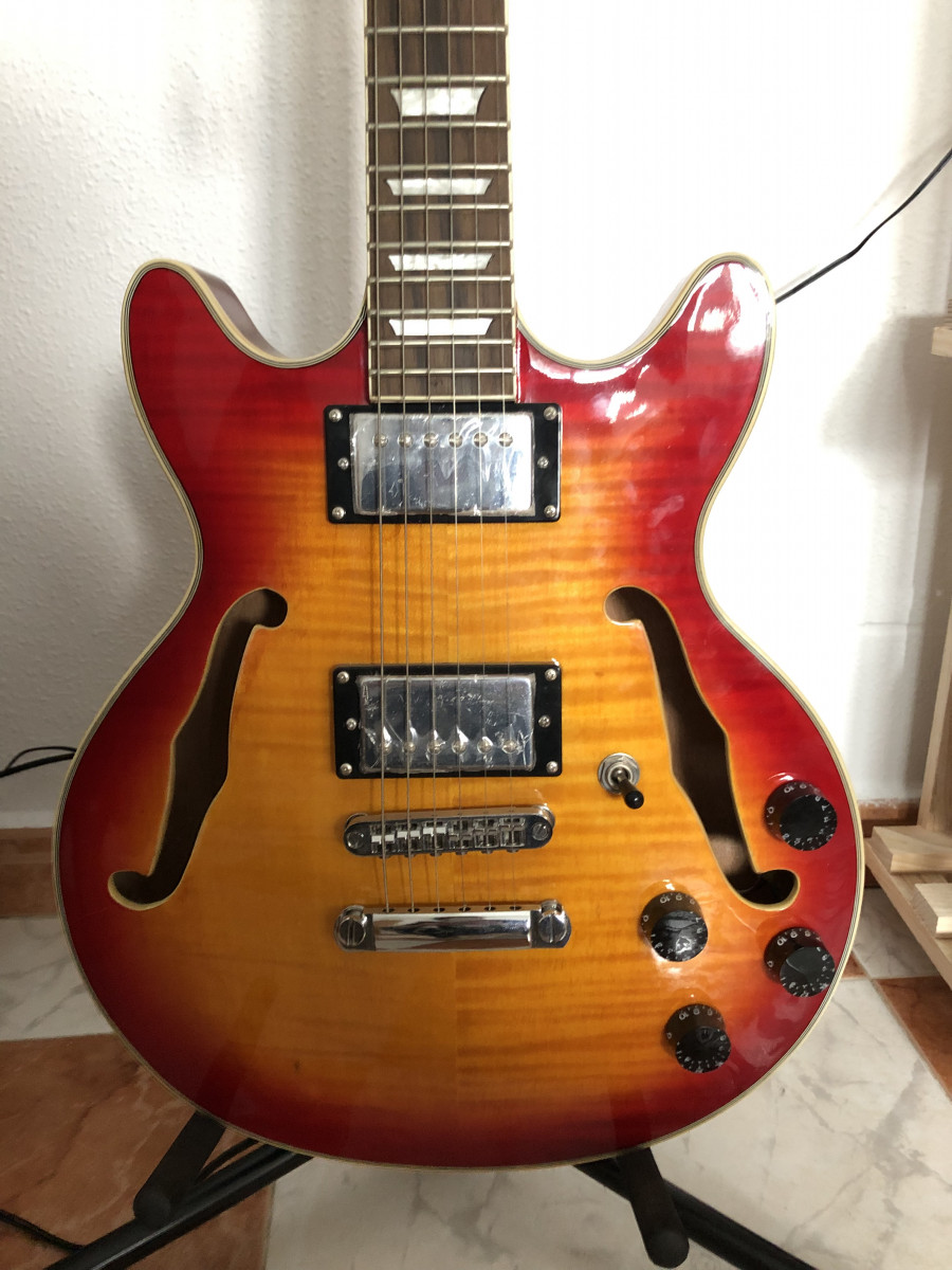 Guitarra eléctrica Logan de segunda mano por 55 € en Ciudad Real |  Guitarristas.info
