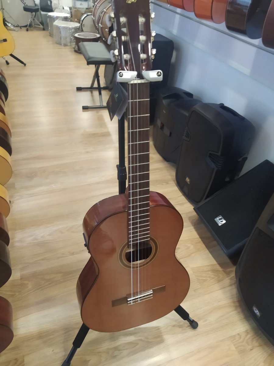 Guitarra Admira Malaga electrificada de segunda mano por 267 € en Sevilla |  Guitarristas.info