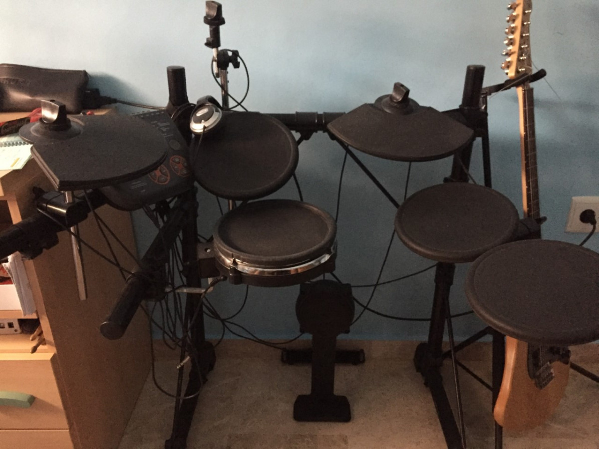 Batería electrónica DTronic Q5 de segunda mano por 120 € en Albacete