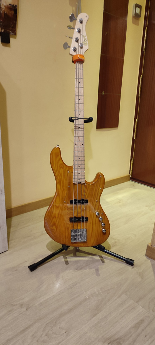 Bajo Cort gb74 jj de segunda mano por 350 € en Madrid | Guitarristas.info