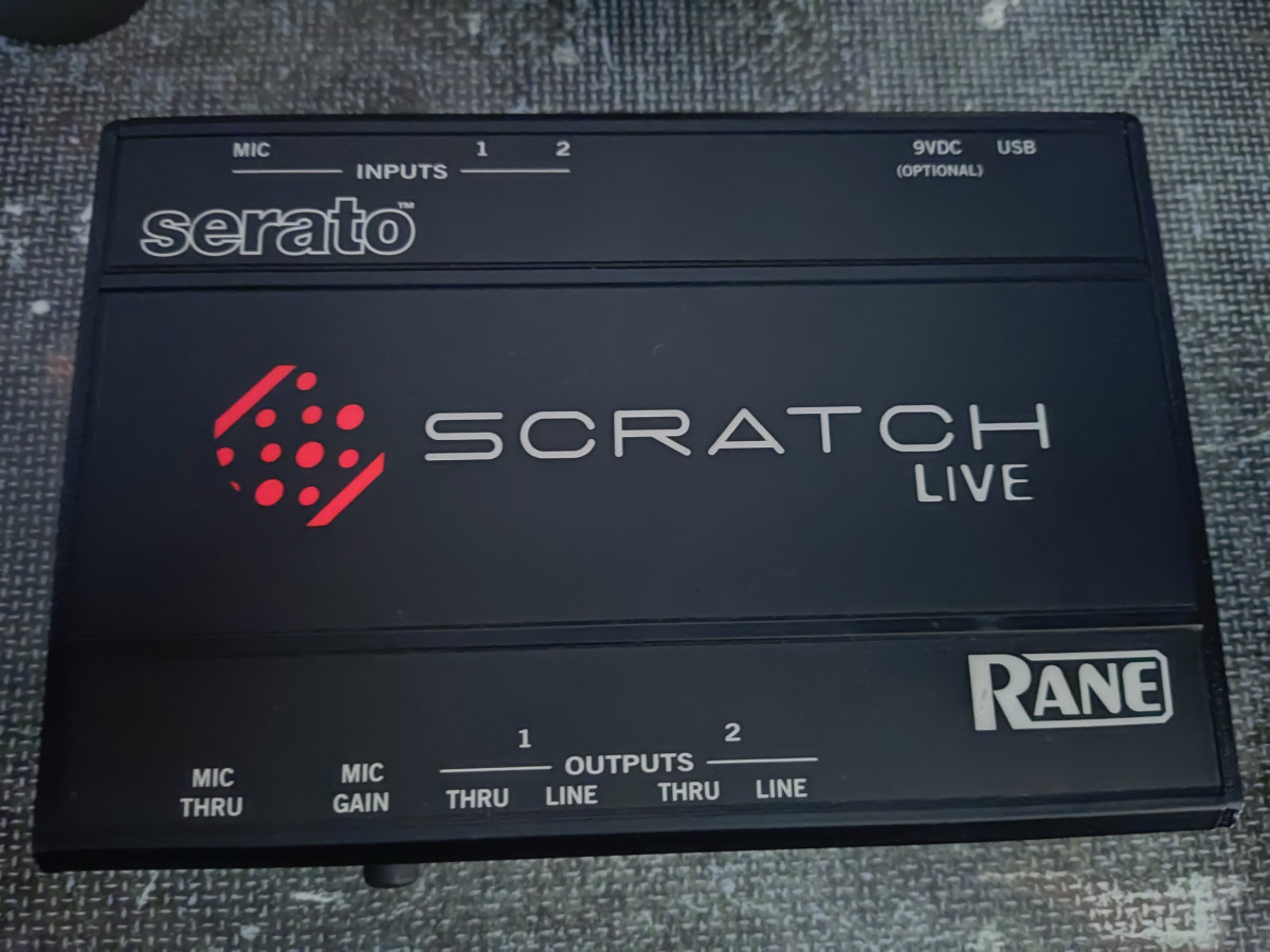 Serato Scratch Live SL1 + 2 Discos vinilo de control de segunda mano