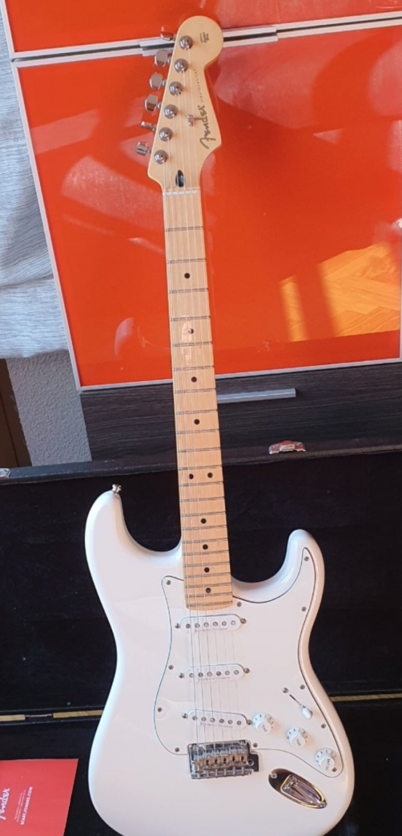 Desviación Perder aire Fender Stratocaster Blanca RESERVADA de segunda mano por 600 € en Tarragona  | Guitarristas