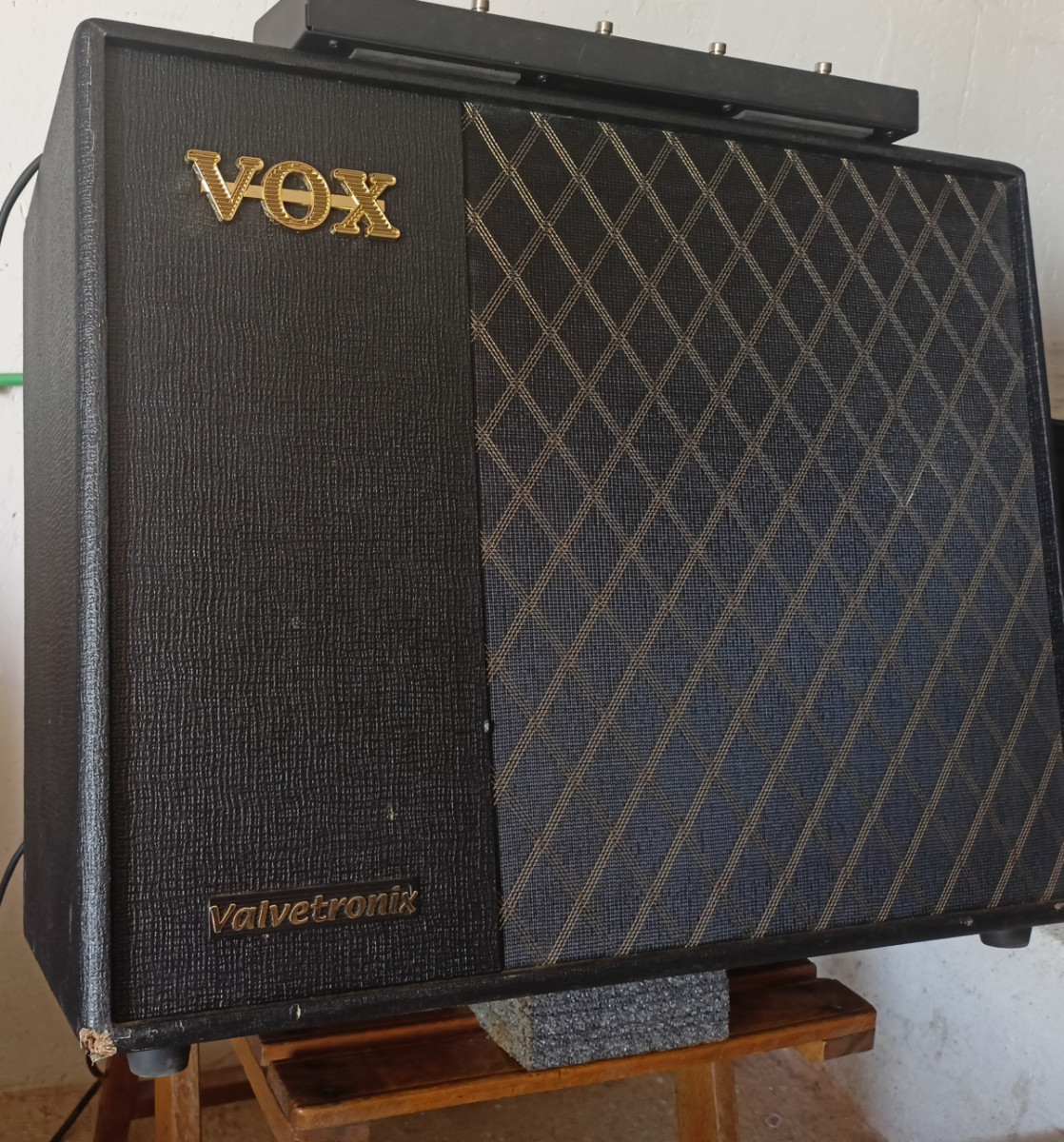 Amplificador guitarra VOX VT100x de segunda mano por 220 € en Valladolid |  Hispasonic
