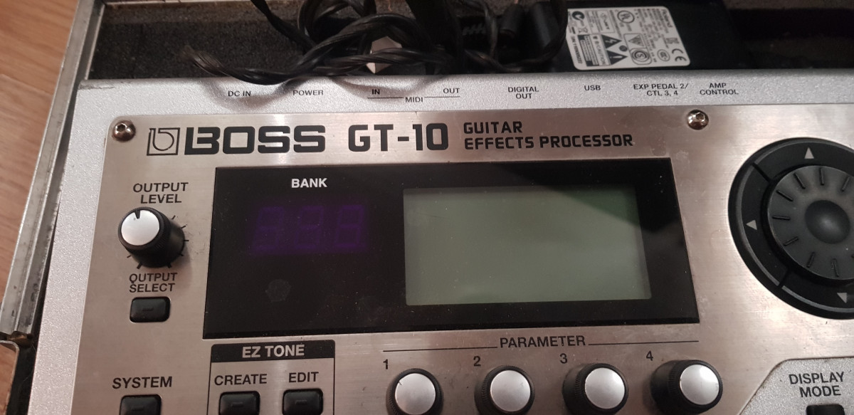 BOSS GT-1 PEDALERA MULTIEFECTOS - Casa Musical Omar Music