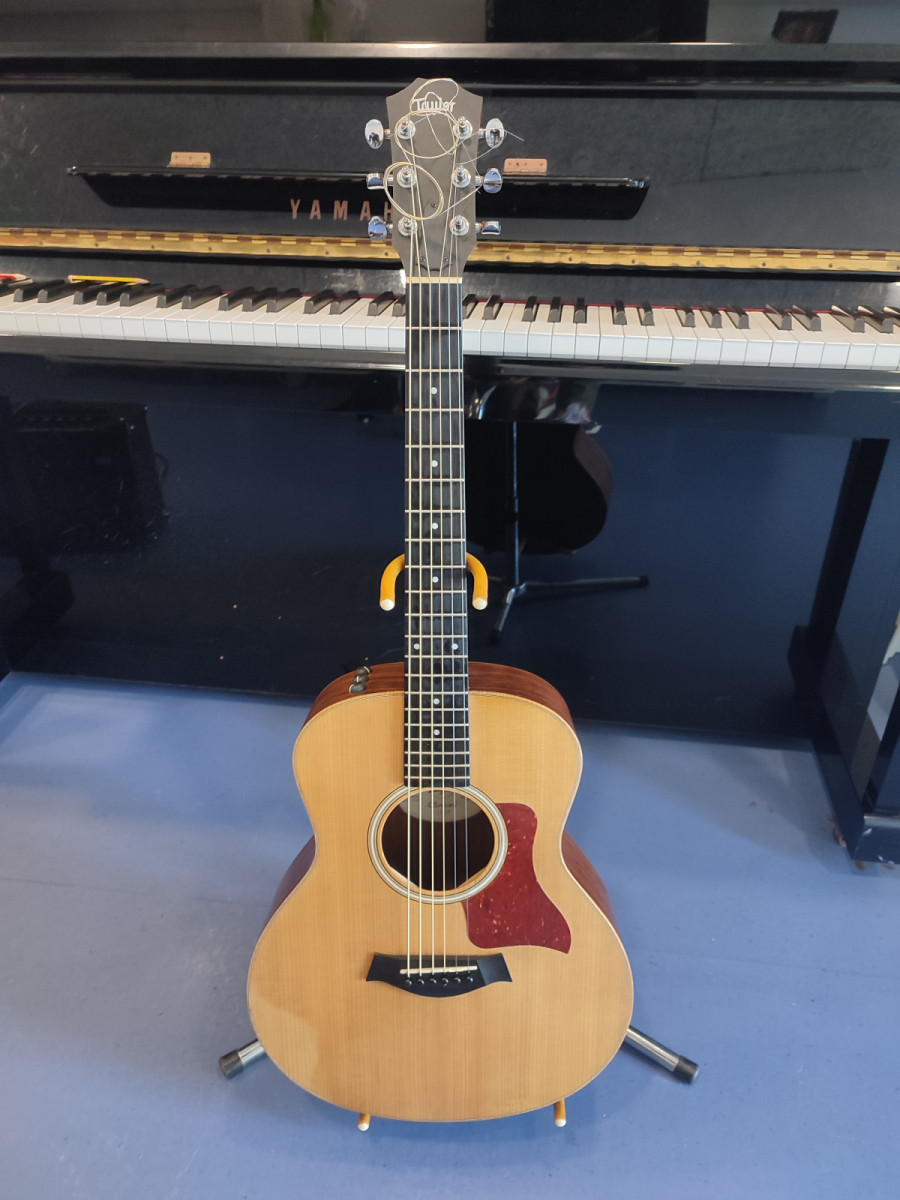 Taylor GS Mini Walnut. Electroacústica. de segunda mano por 400 € en  Valencia | Guitarristas.info