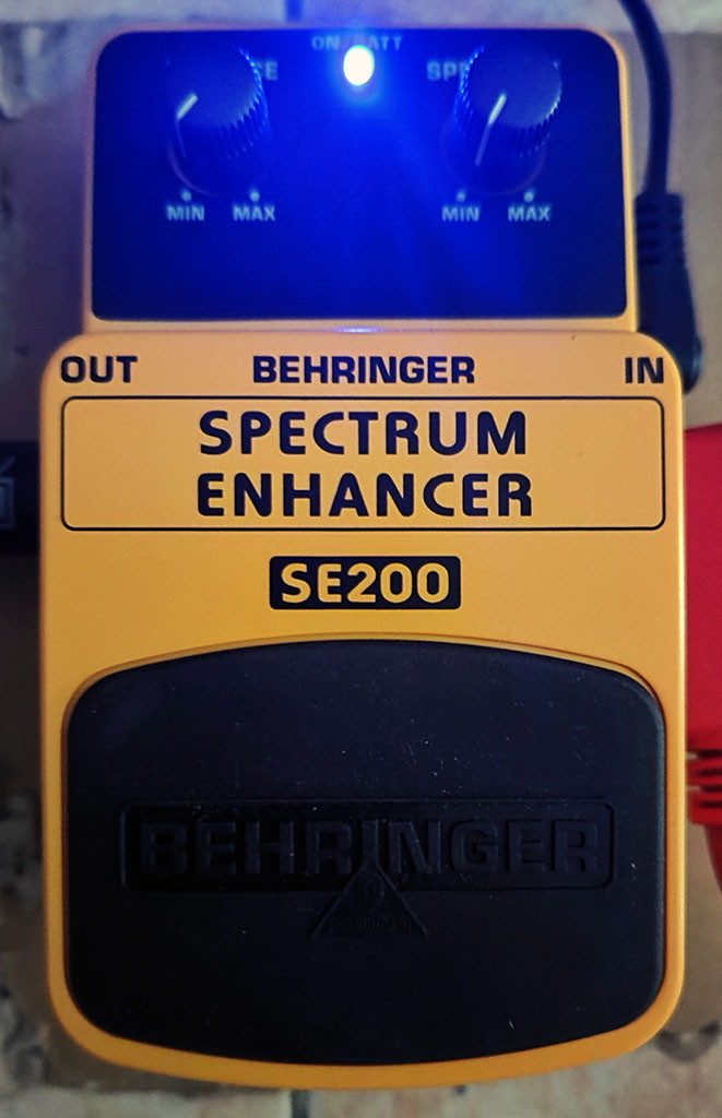 Pedal Behringer SE200 Spectrum Enhancer de segunda mano por