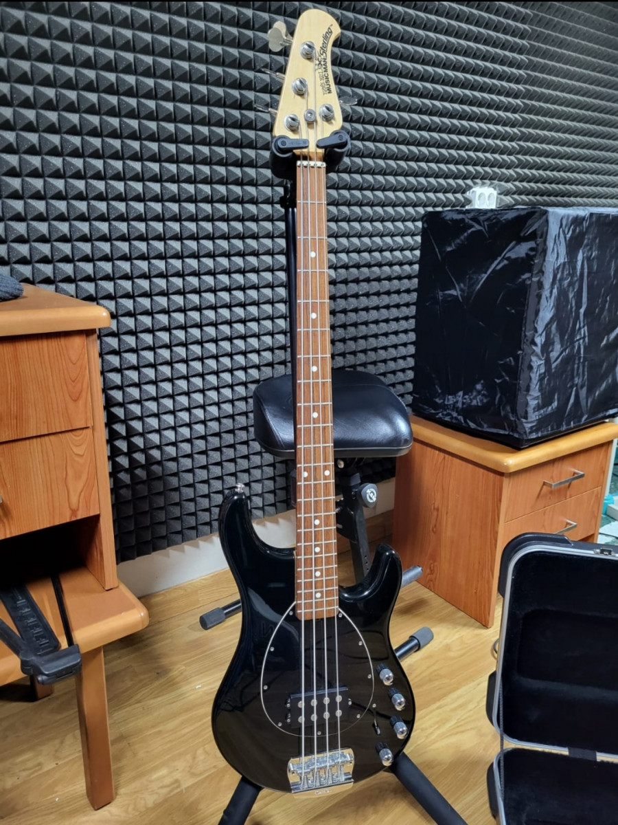 Music Man Sterling USA de segunda mano por 1350 € en Cantabria |  Guitarristas