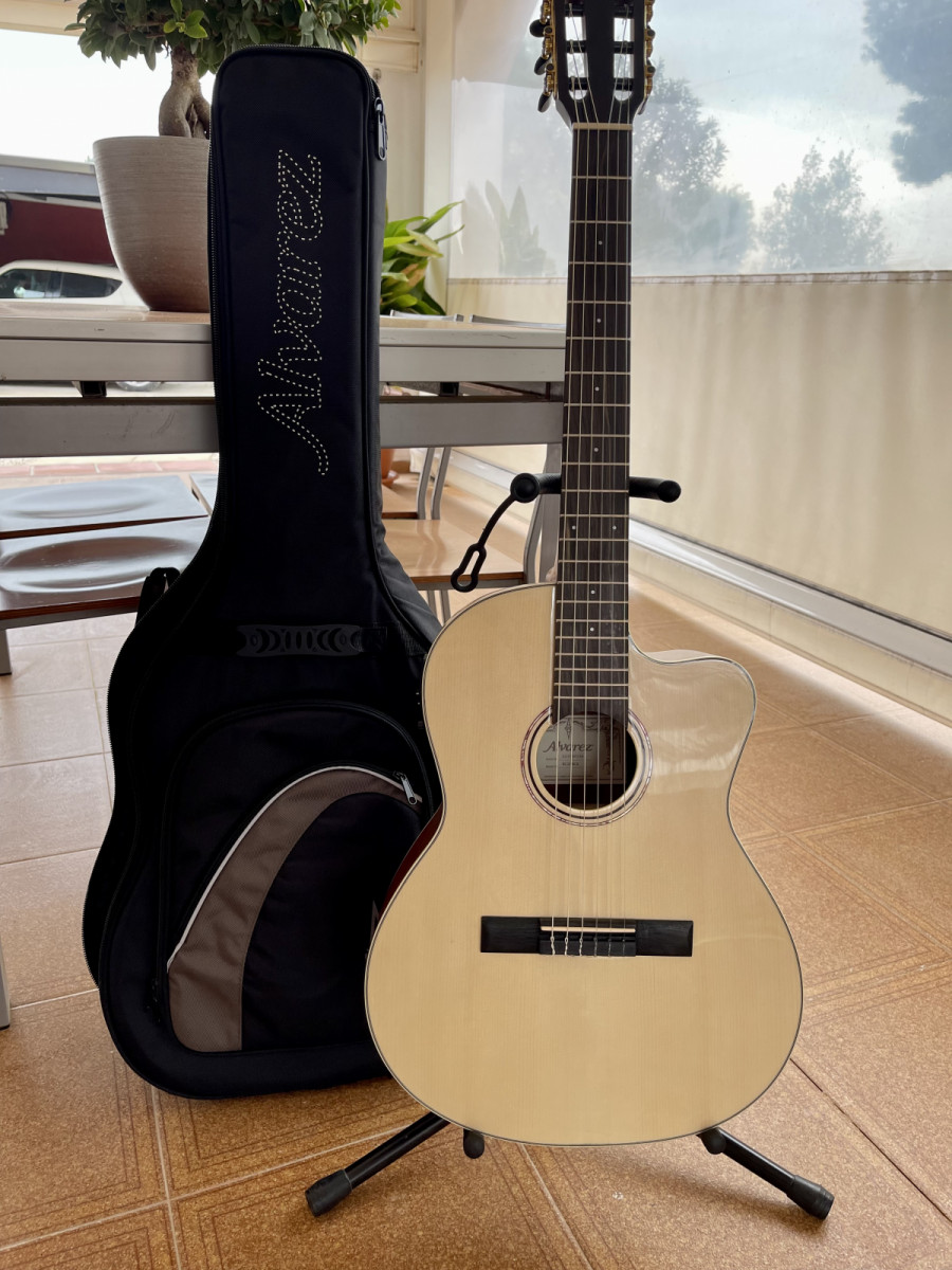 Guitarra electroclásica Álvarez RC26HCE Regent de segunda mano por 180 € en  Alicante | Guitarristas.info